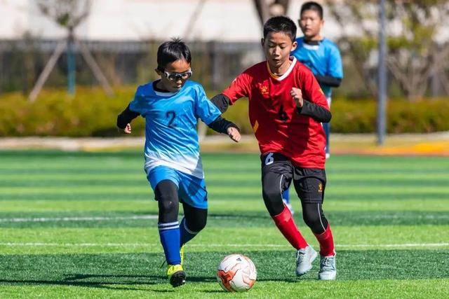 重庆女子公开赛许赢领先1杆冲击卫冕 彭严萱T2